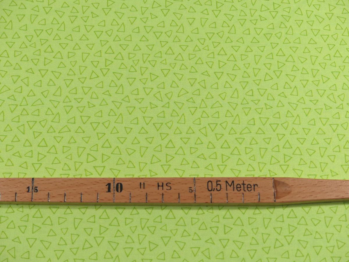 Patchworkstoff  Basic Ton in Ton Dreiecke grün hellgrün Detailansicht mit Maß